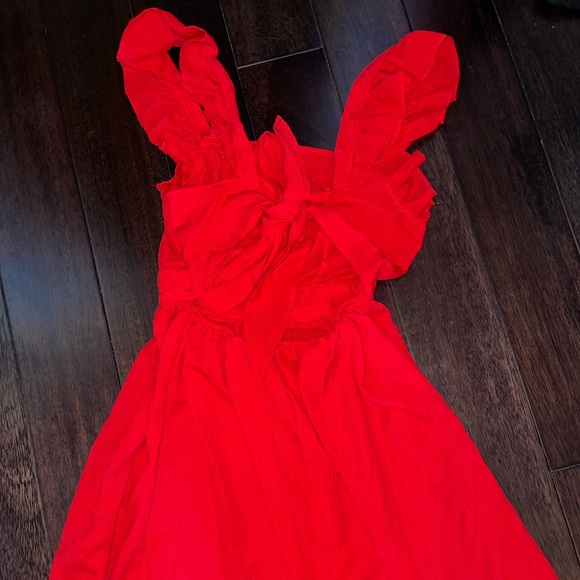 Red dress (tie back) - Picture 2 of 2